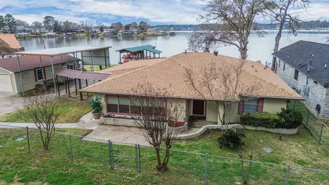 292 Kickapoo Dr, Livingston, TX 77351