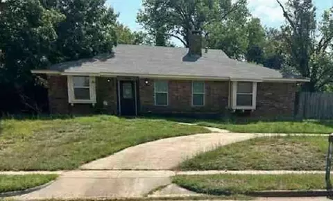 1004 Forest Ridge Dr, Bedford, TX 76022