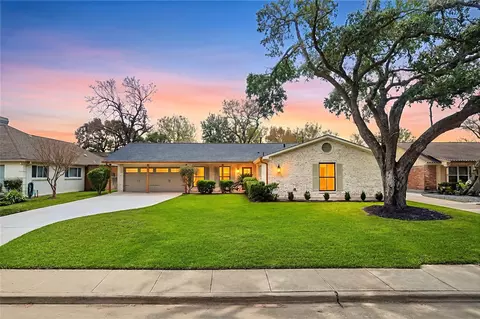 2311 Stoney Brook Dr, Houston, TX 77063