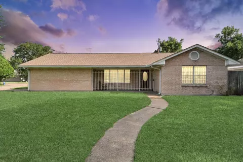 138 W Wellington St, Houston, TX 77076