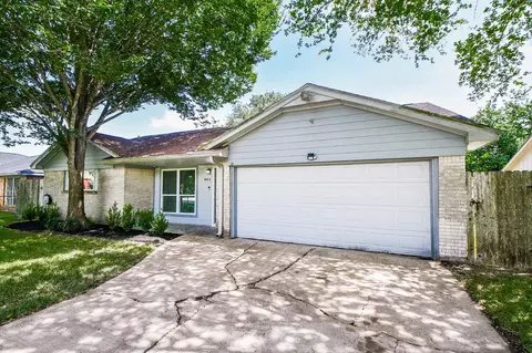 1013 W Sidnor St, Alvin, TX 77511