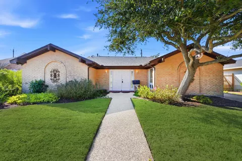 7738 Beaudelaire Cir, Galveston, TX 77551