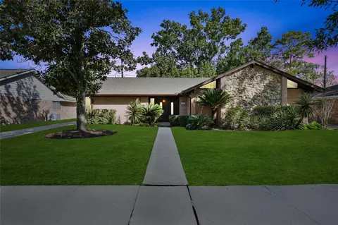 5830 Yarwell Dr, Houston, TX 77096