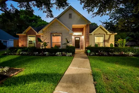 9102 S Pass Ln, Houston, TX 77064