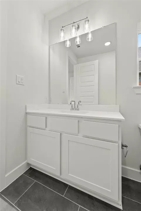 Bath - 18917 Moonriver St, Conroe, TX 77302 photo 5 of 7