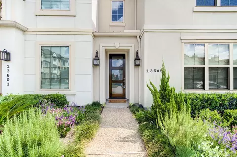 13605 Teal Bluff Ln, Houston, TX 77077