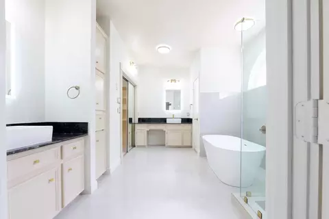 Bath - 17210 Chagall Ln, Spring, TX 77379 photo 2 of 10
