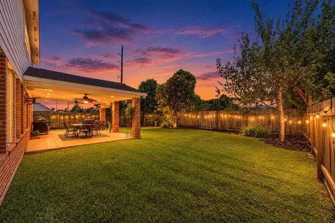 11618 Peachwood Lake Dr, Sugar Land, TX 77498