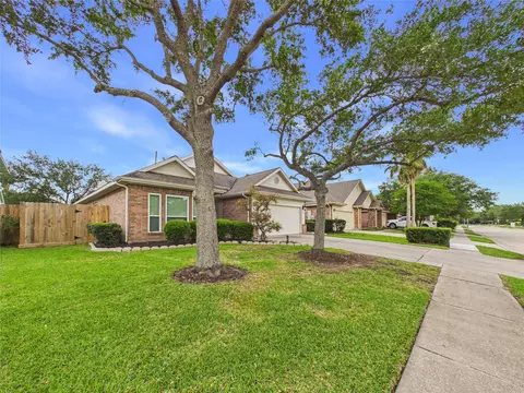 1734 Roaring Springs Ln, Seabrook, TX 77586