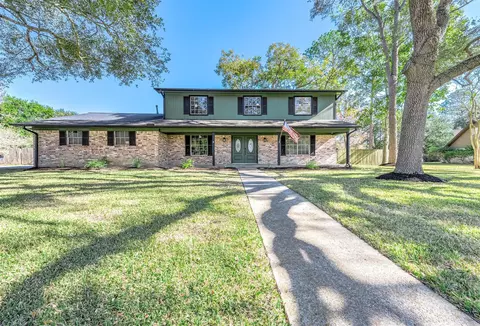 405 Karlis Dr, Alvin, TX 77511