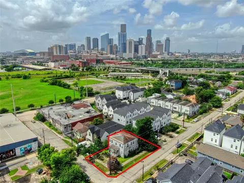 1517 Gentry St, Houston, TX 77009