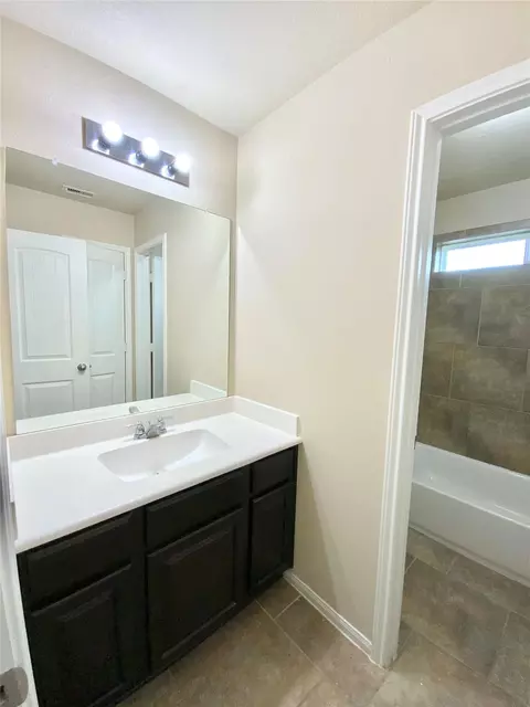 Bath - 21602 Royal Melbourne Ct, Porter, TX 77365 photo 8 of 9