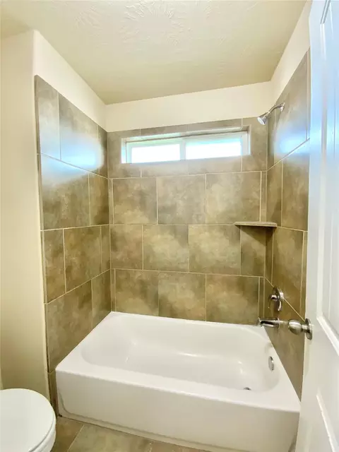 Bath - 21602 Royal Melbourne Ct, Porter, TX 77365 photo 9 of 9