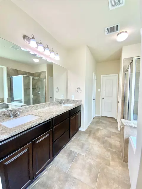 Bath - 21602 Royal Melbourne Ct, Porter, TX 77365 photo 2 of 9