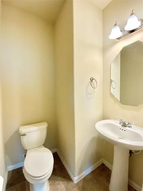 Bath - 21602 Royal Melbourne Ct, Porter, TX 77365 photo 1 of 9