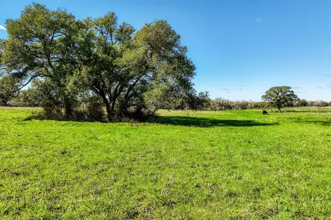 7260 Goehring Rd, Ledbetter, TX 78946