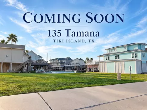135 Tamana Dr, Tiki Island, TX 77554