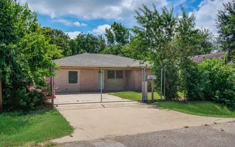 3620 Easy St, Houston, TX 77026