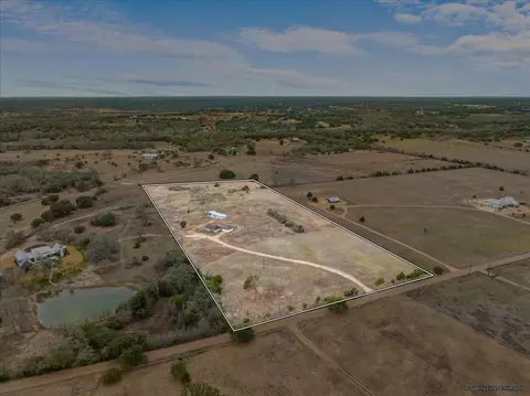 524 Hackemack Rd, Round Top, TX 78954