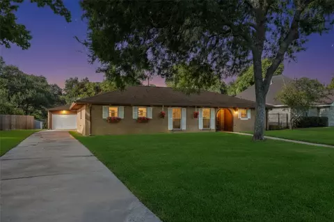 7714 Pecanwood St, Hitchcock, TX 77563