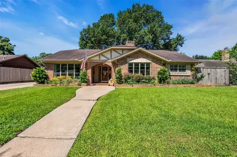 2012 Briar Ln, Richmond, TX 77469