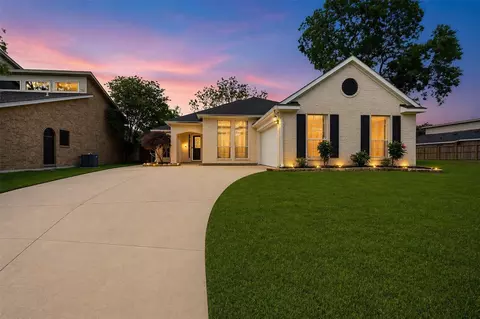 10707 Crestfield Ct, Houston, TX 77070