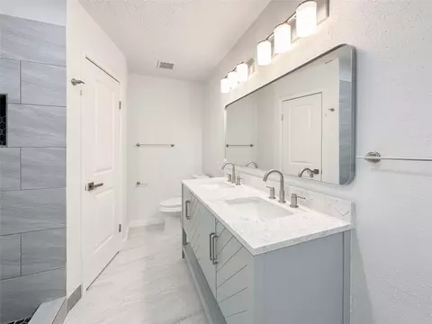 Bath - 22103 Diane Dr, Spring, TX 77373 photo 2 of 7