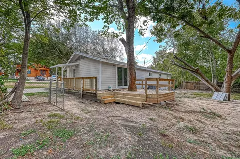 Exterior - 10694 Pine St, Willis, TX 77318 photo 4 of 6