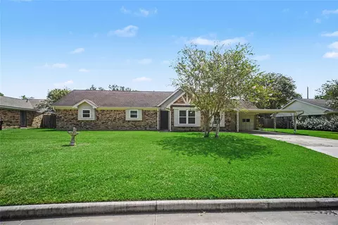 1909 Adams St, Alvin, TX 77511