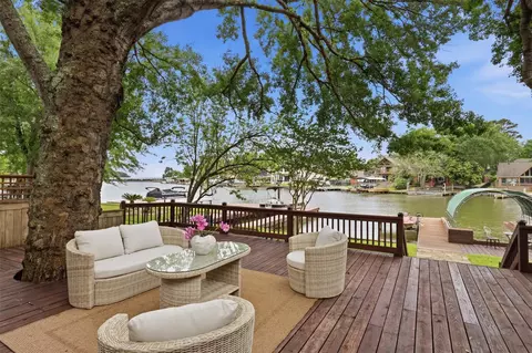 5046 Pleasure Lake Dr, Willis, TX 77318