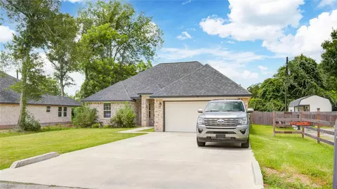 46 Nelson Ct, Jones Creek, TX 77541