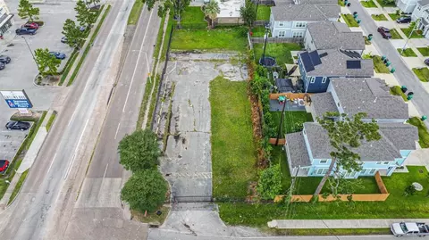 3527 Ella Blvd, Houston, TX 77018