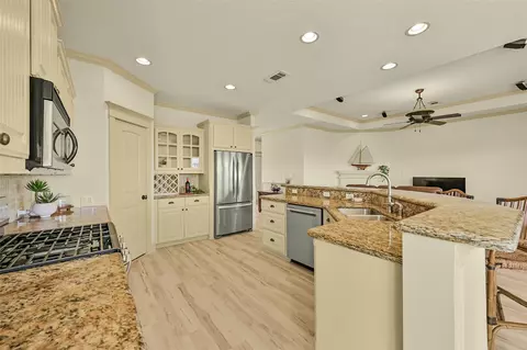 13610 Windlass Cir, Galveston, TX 77554