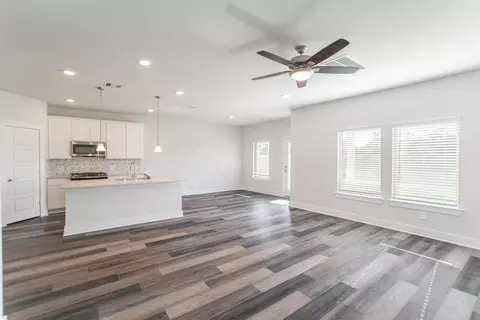 Living - 10313 S Goshawk Trl, Conroe, TX 77385 photo 2 of 5