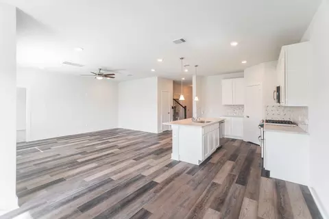 Living - 10313 S Goshawk Trl, Conroe, TX 77385 photo 3 of 5