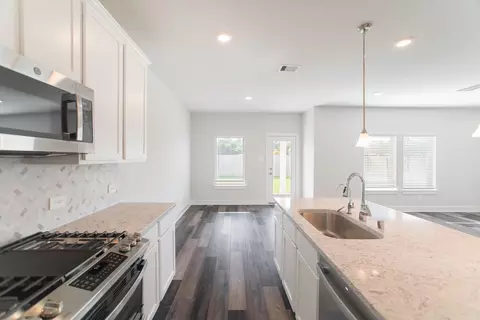 Kitchen - 10313 S Goshawk Trl, Conroe, TX 77385 photo 3 of 3