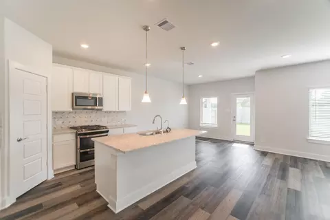 Kitchen - 10313 S Goshawk Trl, Conroe, TX 77385 photo 1 of 3