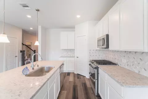 Kitchen - 10313 S Goshawk Trl, Conroe, TX 77385 photo 2 of 3