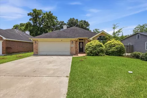 624 S 9th St, Nederland, TX 77627