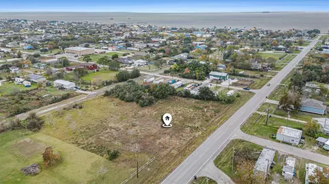000 9th St, San Leon, TX 77539