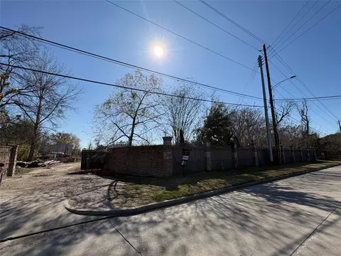 1227 W Little York Rd, Houston, TX 77091