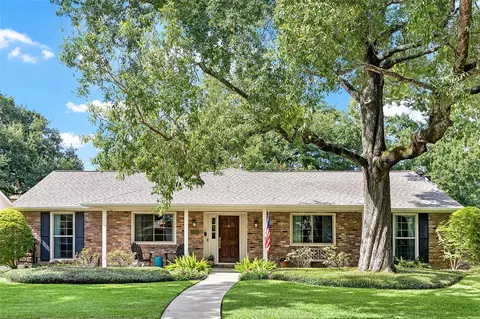 7902 Burgoyne Rd, Houston, TX 77063