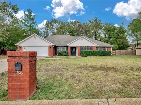 286 Hunters Glen Dr, Hudson, TX 75904