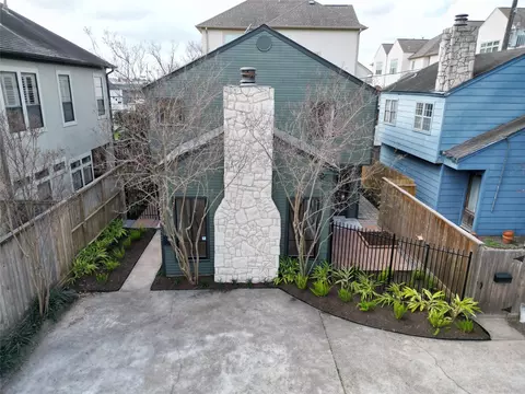 2606 Nantucket Dr, Houston, TX 77057