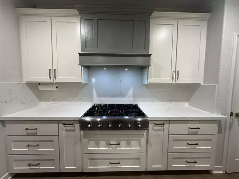 9707 Wincrest Dr, Mont Belvieu, TX 77523