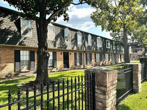 9001 Gaylord St #4, Houston, TX 77024