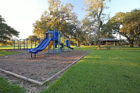 1120 Frontier Trl, Angleton, TX 77515 photo 4