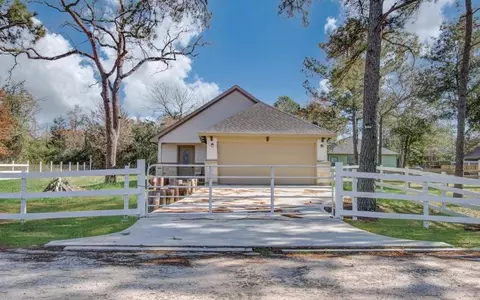 24917 Roscommon, Hempstead, TX 77445 photo 1