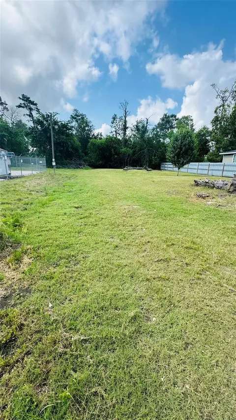 12806 Flagstaff Ln, Houston, TX 77049