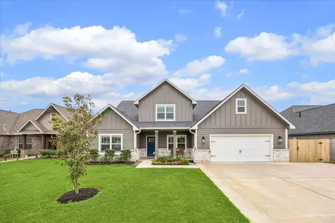 111 Creekside Ln, Lake Jackson, TX 77566